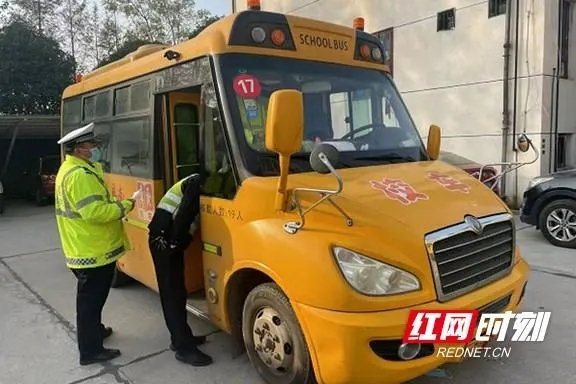 南縣浪拔湖：織密校車“安全網(wǎng)” 守護(hù)學(xué)生平安行