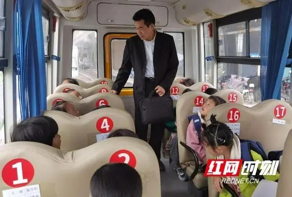 龍山縣開(kāi)展校車(chē)安全大檢查聯(lián)合整治行動(dòng)