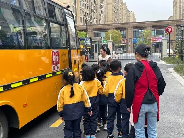 校車著火了可怎么辦？這家幼兒園進行了安全應急演練