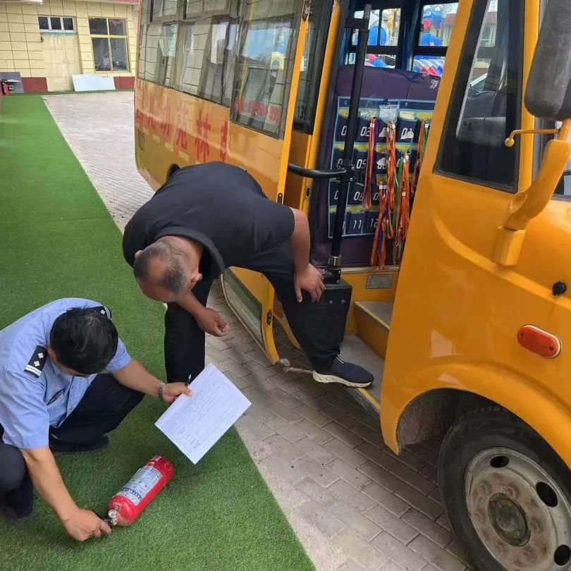 交警二大隊走進17家幼兒園 嚴把校車“安全關” | 夏季交通安全整治
