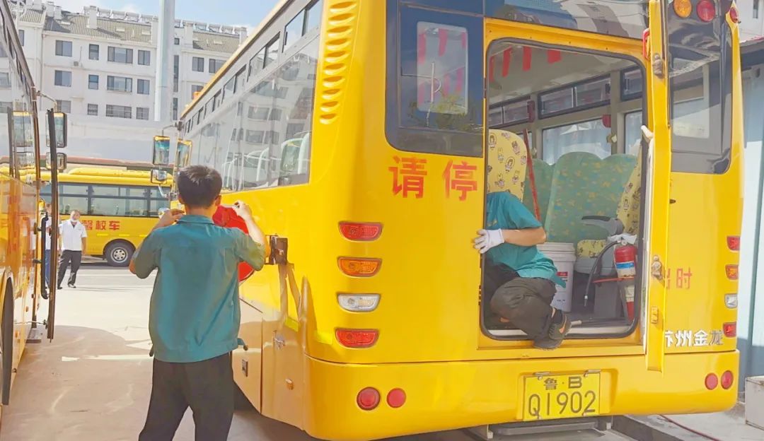 全面迎開學(xué)丨校車“大體檢” 擰緊“安全閥”