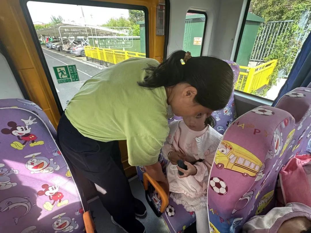以練筑防 安全啟航 | 興化市陽山幼兒園校車安全應(yīng)急疏散演練