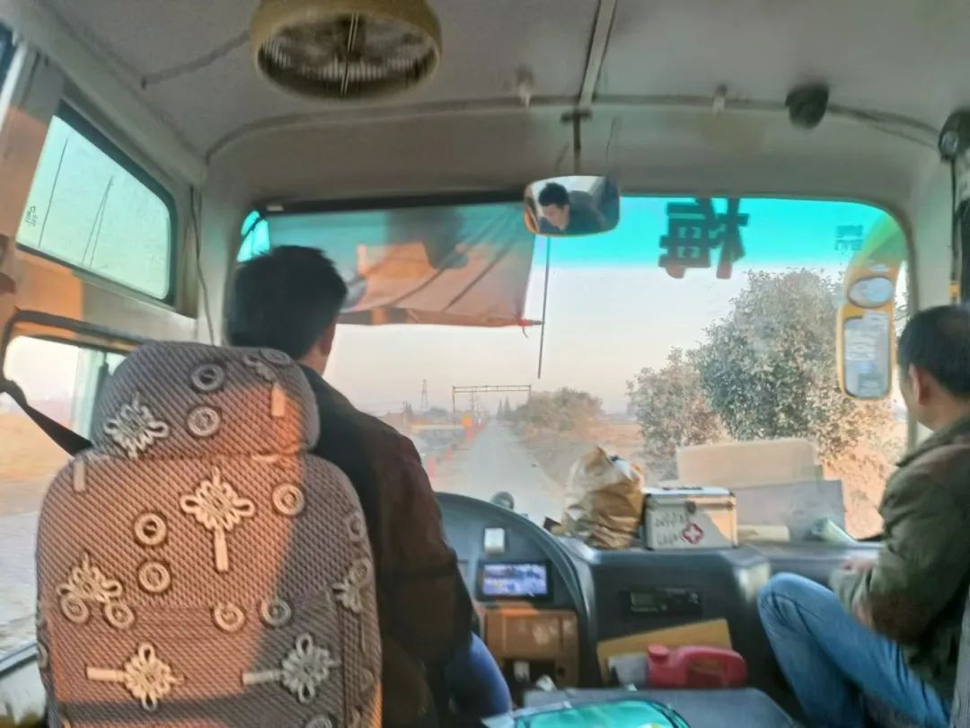 校車安全第一步 上下學路我來護----監利思源實驗學校校車安全專題會議