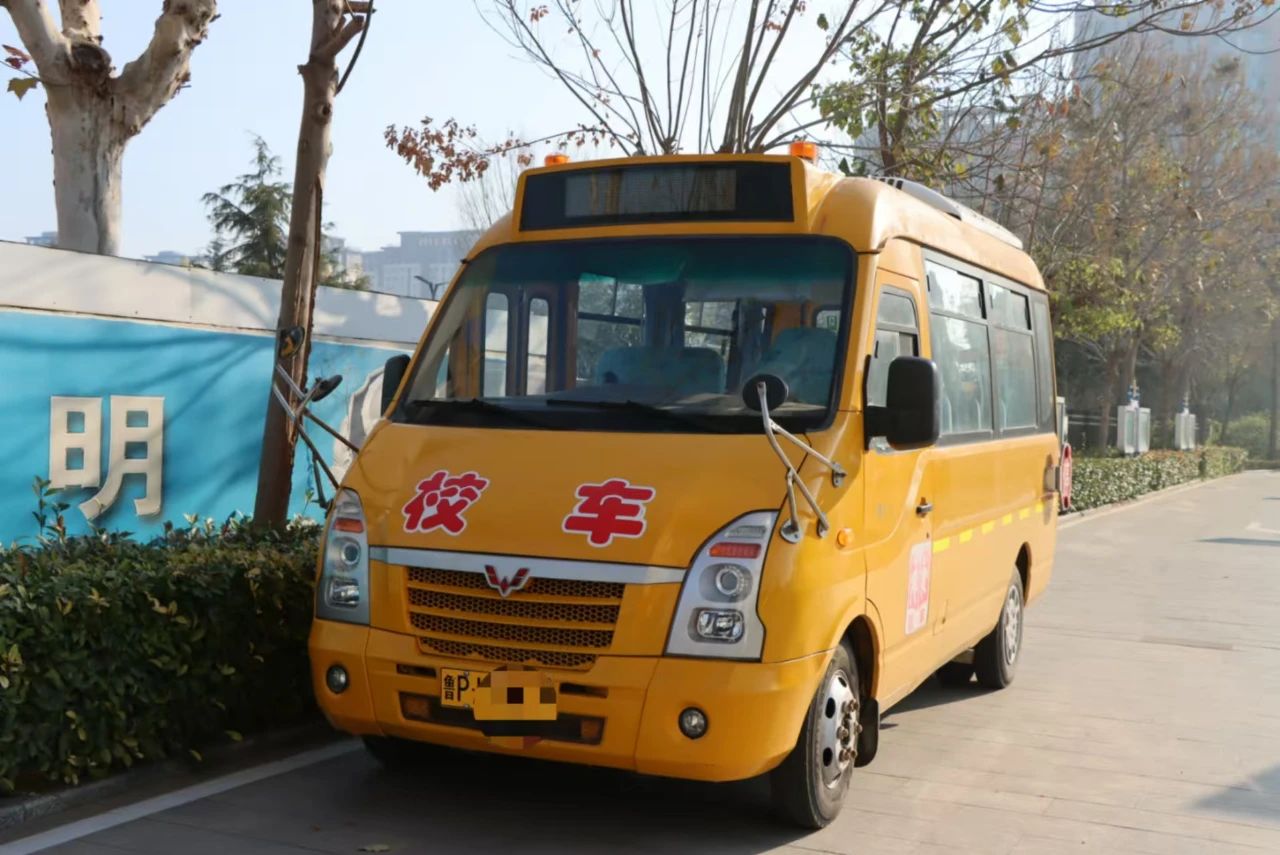 無視學生安全！未取得校車駕駛資格還敢開車上路！