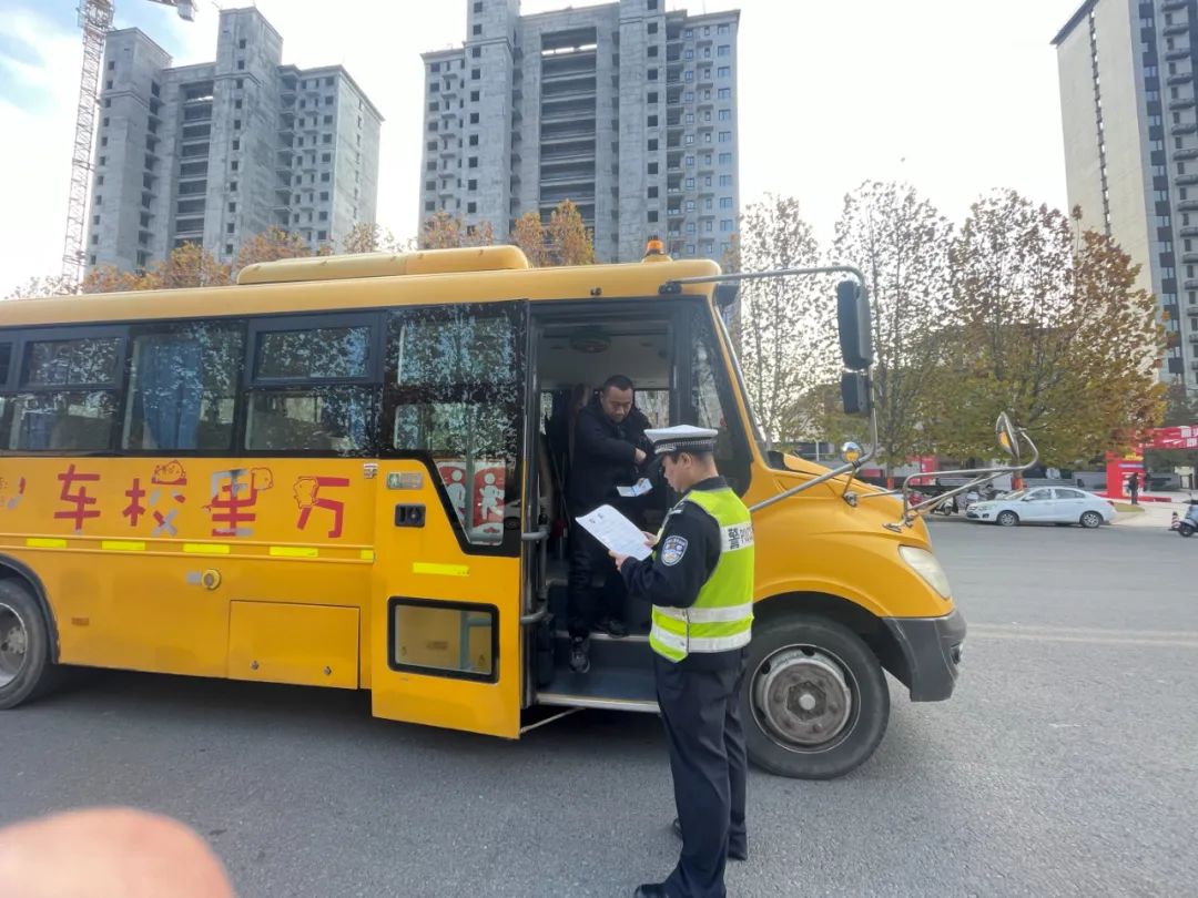 建安公安：嚴把校車“安全關”讓校車“跑”得更安全！