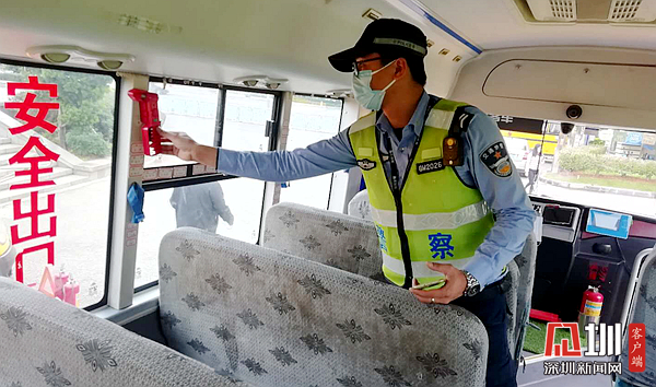 鳳凰街道開展校車聯(lián)合檢查筑牢復(fù)學(xué)安全屏障