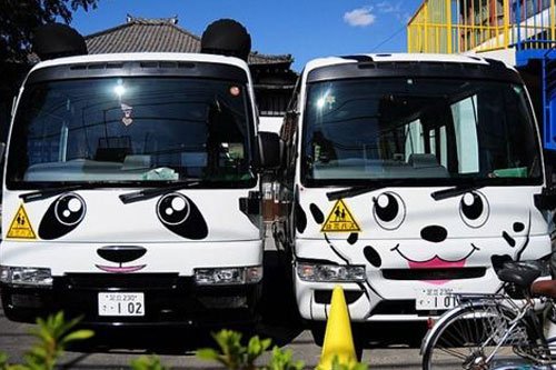 日本校車也賣“萌”　連大人都想坐（圖）