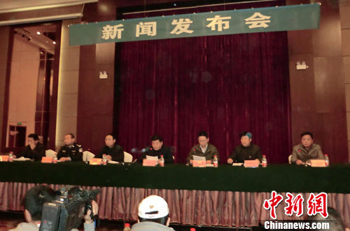 江蘇豐縣政府舉行校車側翻事故發布會