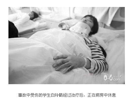 校車事故二：  

事故時間：2011年9月26日6時50分左右

事故發生地：山西省介休市靈石縣冷泉村

死亡人數：7名初中生死亡

受傷人數：2人重傷、3人輕傷

事故細節：2011年9月26日6時50分左右，山西靈石縣冷泉村一接送學生的微型面包車在108國道介休段與一輛大貨車相撞。目前山西晉中市已經成立了事故調查組，靈石縣負責事故善后工作，介休市負責傷員救治工作，具體事故原因還在調查中。


