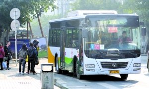 年末通知沒校車 明天開學孩子們不知怎么上學