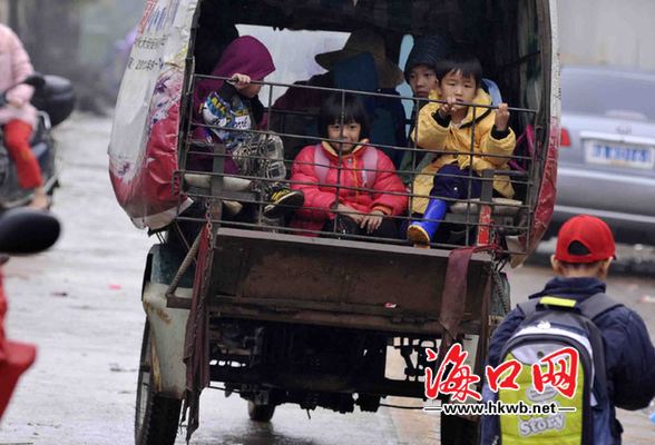 代表委員：開設(shè)學(xué)生公交專線 成立校車管理公司