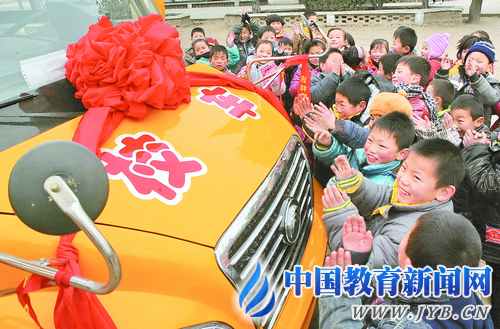 新學期新氣象 政府主導讓學生們坐上安全校車