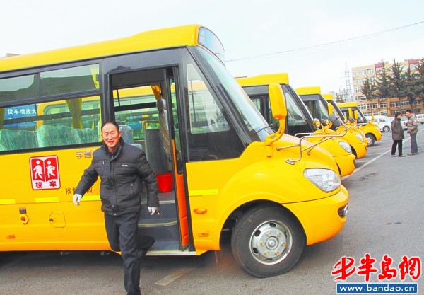 代表委員支招校車安全:運(yùn)營(yíng)企業(yè)要有公益心