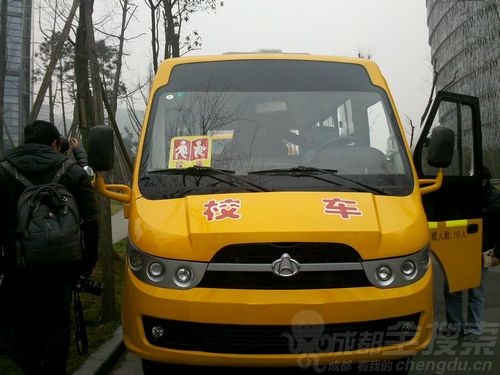 成都3百多名校車司機(jī)齊上課 學(xué)安全駕駛和管理