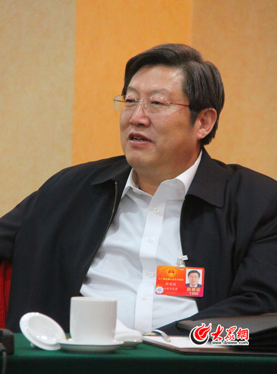 全國(guó)人大代表紛紛發(fā)言 支招校車安全