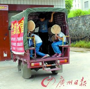 清新縣三輪車撞貨車致17名學生受傷（圖）