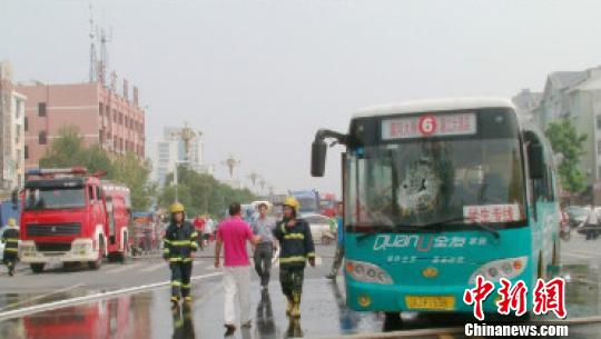 江蘇響水一公交車街頭自燃 曾被當“校車”使用