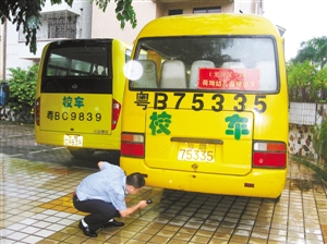龍崗：車管所來當“醫(yī)生” 給校車挨個“體檢”