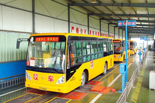 山東臨淄校車安裝“黑匣子” 實(shí)現(xiàn)24小時(shí)動(dòng)態(tài)監(jiān)管