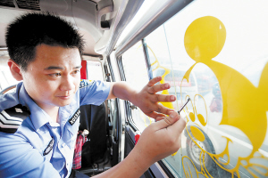 貼不透明膜校車不得上路 長(zhǎng)沙啟動(dòng)秋季校車安全檢測(cè)