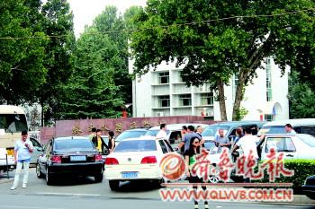 私家車打著校車旗號攬客 若有意外難追責