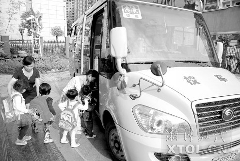 湘潭市落實(shí)《校車安全管理?xiàng)l例》情況調(diào)查(圖)