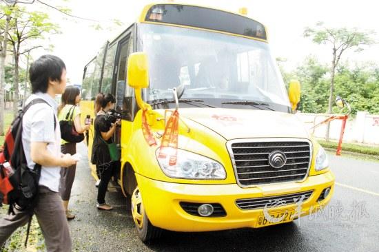深圳：大鼻子屈指可數 舊校車仍唱主角