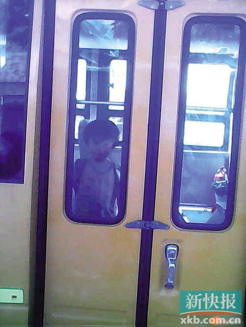 大熱天女童困車內(nèi)六小時(shí) 幼兒園對外聲稱是搞演習(xí)
