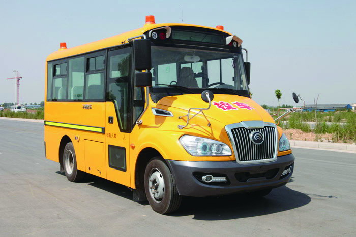 校車司機（A照司機）招聘難成為了許多學校頭疼的問題，他們只能眼看著購買的新校車停在停車場上漸漸蒙上灰塵。然而，B照小校車的問世，幫他們解決了這一難題。