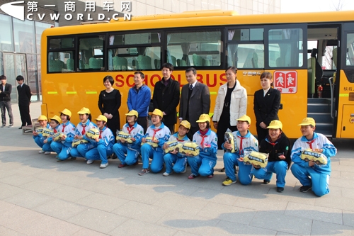 現在校車面臨諸多尷尬
