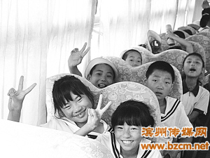 濱州：“平安校車，送我們平安回家！”