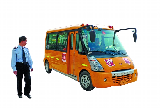 泉州首家校車(chē)公司成立 司機(jī)接前送后都得開(kāi)會(huì)