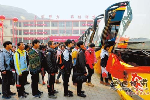 蘭州市七里河區(qū)校車安全工程發(fā)車儀式舉行（圖）