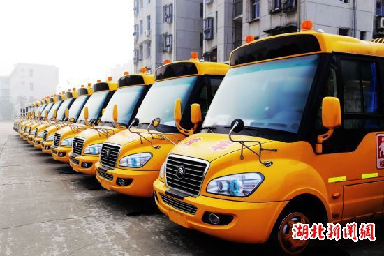 武漢：“大鼻子”校車配發偏遠學校