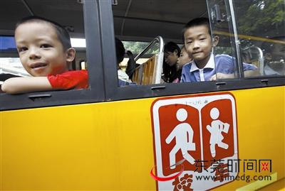 開(kāi)學(xué)了！東莞市各鎮(zhèn)街交警將嚴(yán)查違法校車