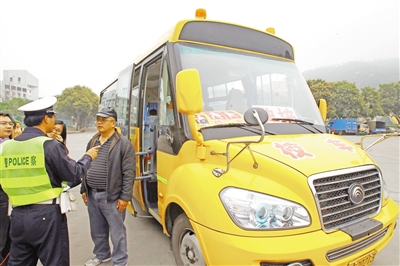 珠海：4月1日起執(zhí)行公安部校車新規(guī) 昨開展專項檢查