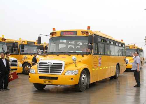 童安牽手海格校車   為廣東學童鋪就安全之路