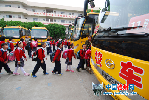 新校車是否駛離了“老問題”？
