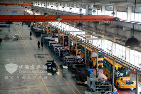 近百輛校車蓄勢(shì)2013 申龍尋求穩(wěn)中取勝