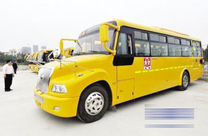 哈市：校車統(tǒng)一標(biāo)識(shí)半年檢一次