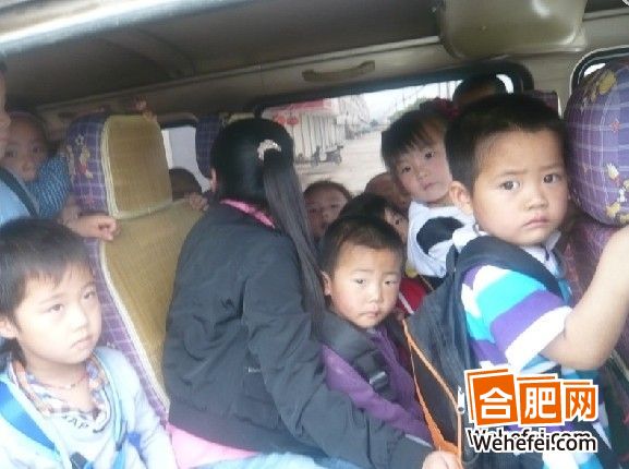 合肥網(wǎng)第e時間：小面包車里塞了17個孩子 “黑校車”超員100%