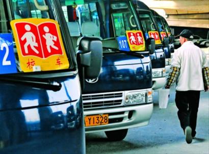 滬首批專用校車交付 多所小學宣布校車費將上漲