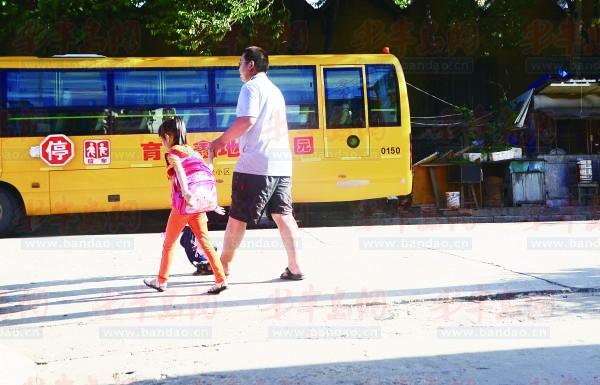 就算幼兒園配備了校車，如今也只能閑置了。