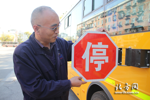 專業(yè)版宇通“長頭”校車抵津