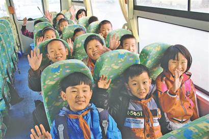 交運(yùn) 校溫馨 車開通嶗山新線路