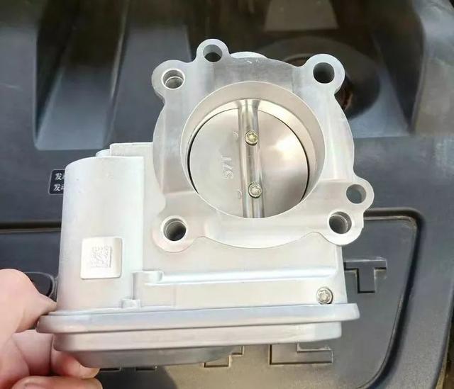 校車發動機節氣門的保養方法，你能自己清洗嗎？