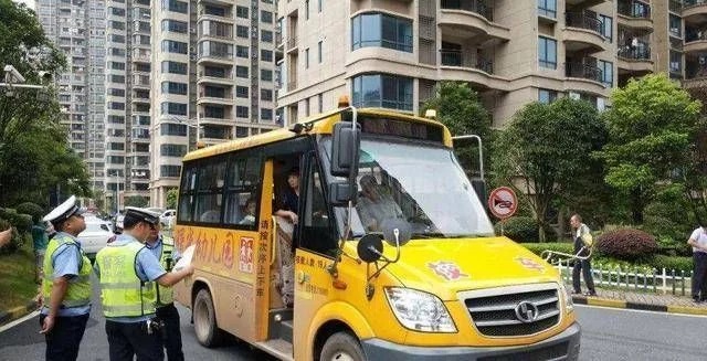 校車加油時(shí)應(yīng)注意哪些安全措施