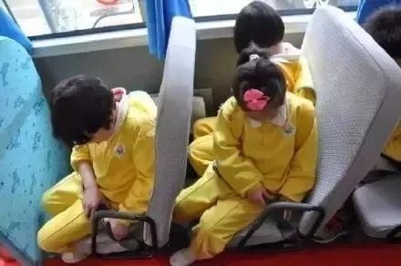 關(guān)注校車安全，關(guān)愛學(xué)生成長