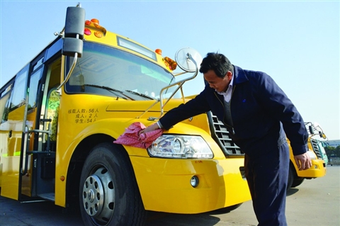 “大鼻子”校車靜待新學(xué)期