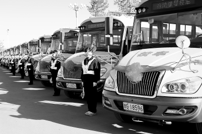 張掖市甘州區投運20輛大鼻子校車